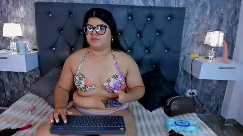 sky_white_ online show from 06/22/26, 12:02