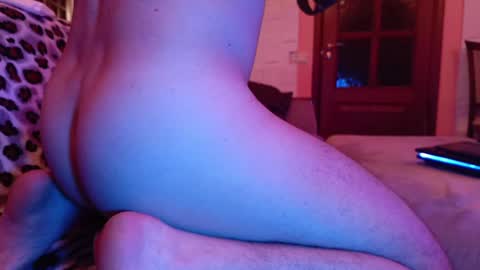 Snapshot of skyburn54 chatting on 01/05/25, 01:24 skyburn54 online show from 01/05/25, 01:24