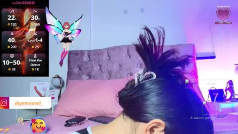 Snapshot of skye_moore chatting on 11/13/25, 07:24 skye moore online show from 11/13/25, 07:24