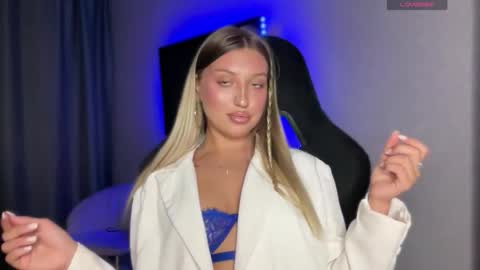 GARRY AND SOPHIA online show from 09/22/25, 06:10