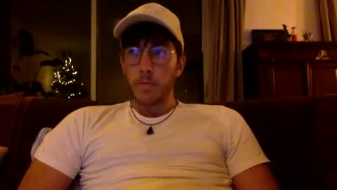 Snapshot of skyisthelimit1995 chatting on 12/17/25, 08:15 skyisthelimit1995 online show from 12/17/25, 08:15