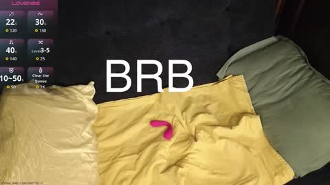 Snapshot of skylar_onfire chatting on 12/15/25, 02:38 Sky online show from 12/15/25, 02:38