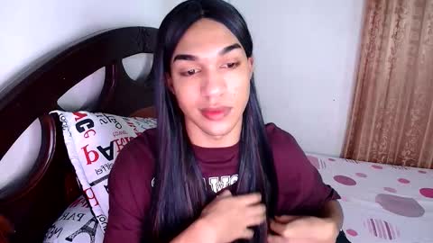 Snapshot of skylarg555 chatting on 10/19/25, 03:18 skyla online show from 10/19/25, 03:18