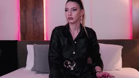 Snapshot of skylarspark chatting on 10/22/25, 08:52 SkylarSpark online show from 10/22/25, 08:52