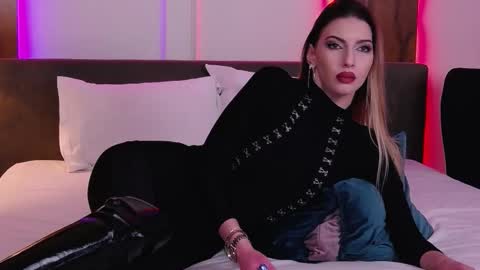 Snapshot of skylarspark chatting on 11/14/25, 10:07 SkylarSpark online show from 11/14/25, 10:07