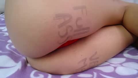 Snapshot of skynny_horney chatting on 12/17/24, 11:06 Skynny online show from 12/17/24, 11:06