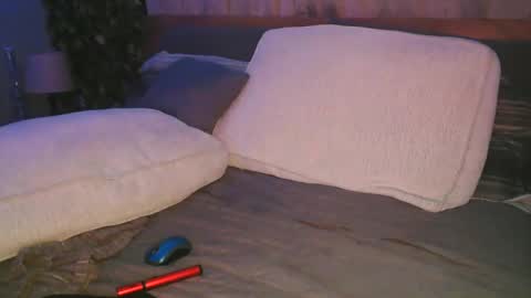 Snapshot of skyonetoo3 chatting on 09/22/25, 05:31 skyonetoo3 online show from 09/22/25, 05:31