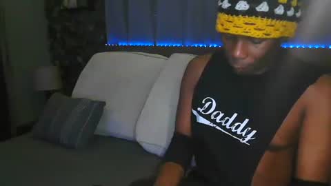 Snapshot of skyonetoo3 chatting on 10/18/25, 01:52 skyonetoo3 online show from 10/18/25, 01:52