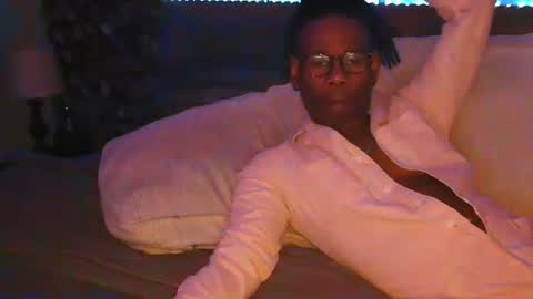 Snapshot of skyonetoo3 chatting on 10/25/25, 08:33 skyonetoo3 online show from 10/25/25, 08:33