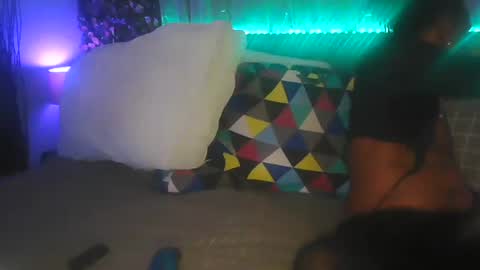 Snapshot of skyonetoo3 chatting on 11/23/25, 03:39 skyonetoo3 online show from 11/23/25, 03:39