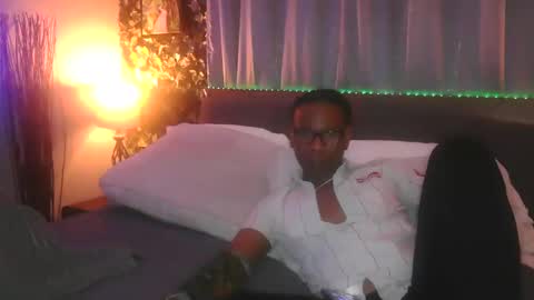 Snapshot of skyonetoo3 chatting on 12/15/25, 06:39 skyonetoo3 online show from 12/15/25, 06:39