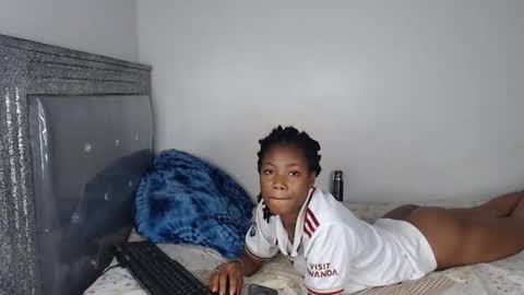 Snapshot of skyqueen0 chatting on 10/28/25, 05:48 skyqueen0 online show from 10/28/25, 05:48