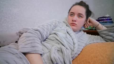 skyressie333 online show from 02/10/25, 06:20