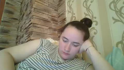 skyressie333 online show from 10/19/25, 08:37