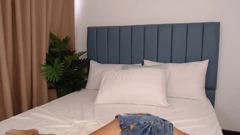 Snapshot of skytime96 chatting on 10/25/25, 05:26 Sky online show from 10/25/25, 05:26