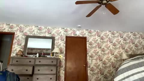 Snapshot of skywinters chatting on 01/15/25, 03:50 Sky Winters online show from 01/15/25, 03:50