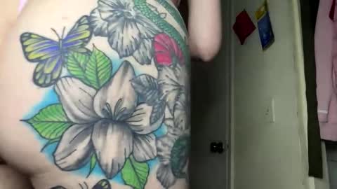 skyybarbie2025 online show from 05/20/26, 08:48