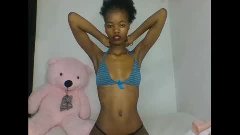 Snapshot of slaybby chatting on 12/21/25, 02:24 Slaybby online show from 12/21/25, 02:24