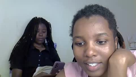 Snapshot of sleciah chatting on 11/22/25, 10:25 sleciah online show from 11/22/25, 10:25