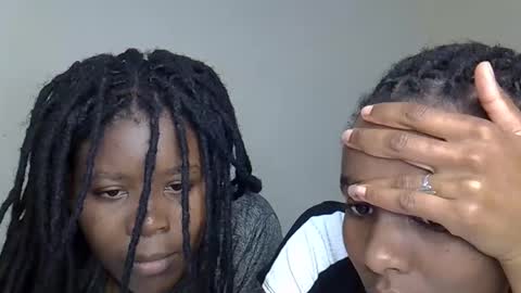 Snapshot of sleciah chatting on 11/27/25, 02:19 sleciah online show from 11/27/25, 02:19