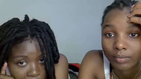 Snapshot of sleciah chatting on 11/30/25, 12:09 sleciah online show from 11/30/25, 12:09