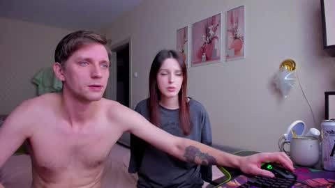 Snapshot of sledadora chatting on 12/20/25, 01:29 Sophie and David online show from 12/20/25, 01:29