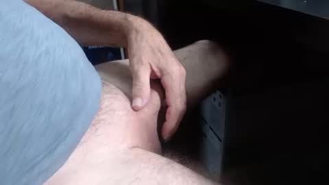 Snapshot of sliderguy699 chatting on 10/13/25, 04:40 sliderguy699 online show from 10/13/25, 04:40