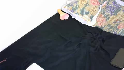 slim_me online show from 04/10/26, 07:29