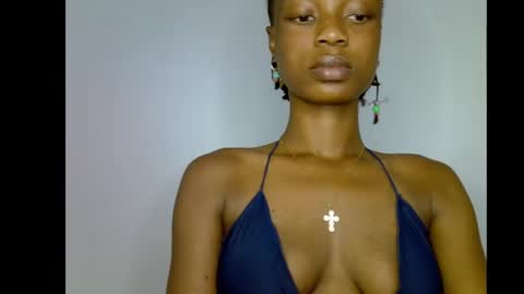 Snapshot of slim_petitqueen chatting on 01/15/26, 04:44 Alice online show from 01/15/26, 04:44