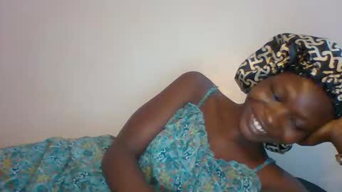 Snapshot of slimdiva chatting on 10/03/25, 07:44 slimdiva online show from 10/03/25, 07:44