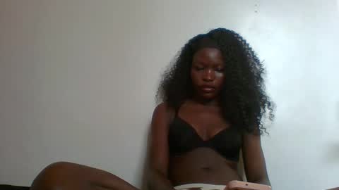 Snapshot of slimdiva chatting on 10/25/25, 04:31 slimdiva online show from 10/25/25, 04:31