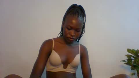 Snapshot of slimdiva chatting on 11/01/25, 02:35 slimdiva online show from 11/01/25, 02:35