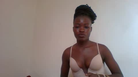 Snapshot of slimdiva chatting on 11/03/25, 04:36 slimdiva online show from 11/03/25, 04:36