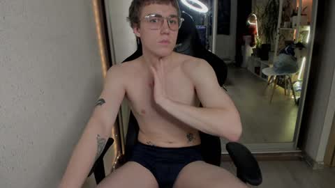 Snapshot of slippery_baby chatting on 12/26/24, 06:54 Mila online show from 12/26/24, 06:54