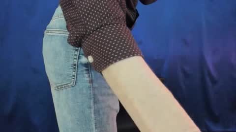 slippery thighs online show from 12/17/25, 04:02