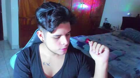 Snapshot of slogan_30 chatting on 09/19/25, 01:18 Logan online show from 09/19/25, 01:18