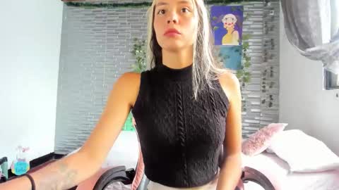 Snapshot of slone03 chatting on 10/20/25, 07:03 slone03 online show from 10/20/25, 07:03