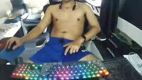 Snapshot of slothfully chatting on 12/17/25, 10:43 slothfully online show from 12/17/25, 10:43