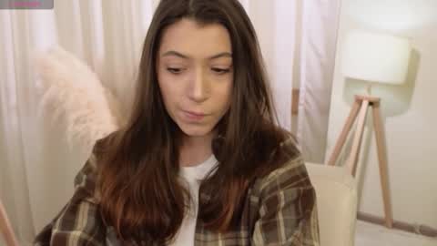 Emilia online show from 11/28/25, 12:08