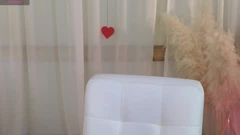 Emilia online show from 02/14/26, 12:24