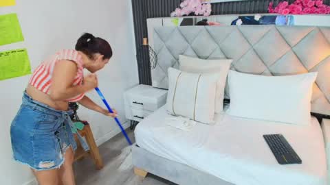 slut_milf_ online show from 04/15/26, 08:43