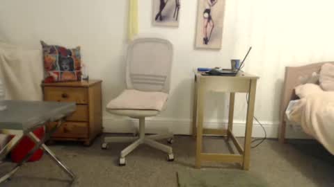 Snapshot of slutsuzy chatting on 01/27/25, 09:44 Slut Suzy online show from 01/27/25, 09:44