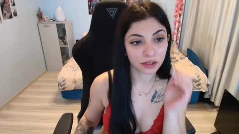 small_horny_girl online show from 01/13/26, 08:19