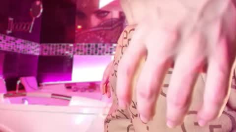 Small Hot19 online show from 01/09/26, 09:23