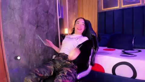 Small Hot19 online show from 04/17/26, 10:18