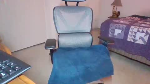 Snapshot of smallguyx chatting on 09/18/25, 06:15 smallguyx online show from 09/18/25, 06:15