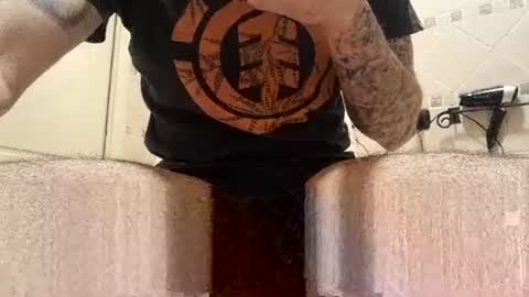 Snapshot of smallone8825 chatting on 11/23/25, 06:02 smallone8825 online show from 11/23/25, 06:02