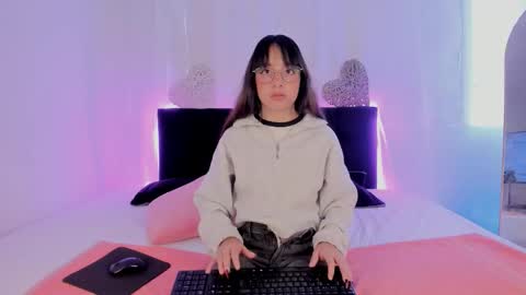 Snapshot of smallsweets_ chatting on 09/09/25, 12:37 smallsweets_ online show from 09/09/25, 12:37