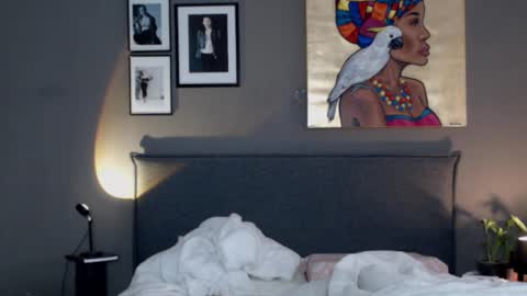 Snapshot of smalltittsbigsoul chatting on 02/05/26, 06:40 Anna no bbbbybybbabebyy just Anna. And dont call me mom please. online show from 02/05/26, 06:40