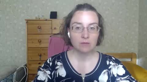 Snapshot of smart_rose chatting on 09/14/25, 06:12 smart_rose online show from 09/14/25, 06:12